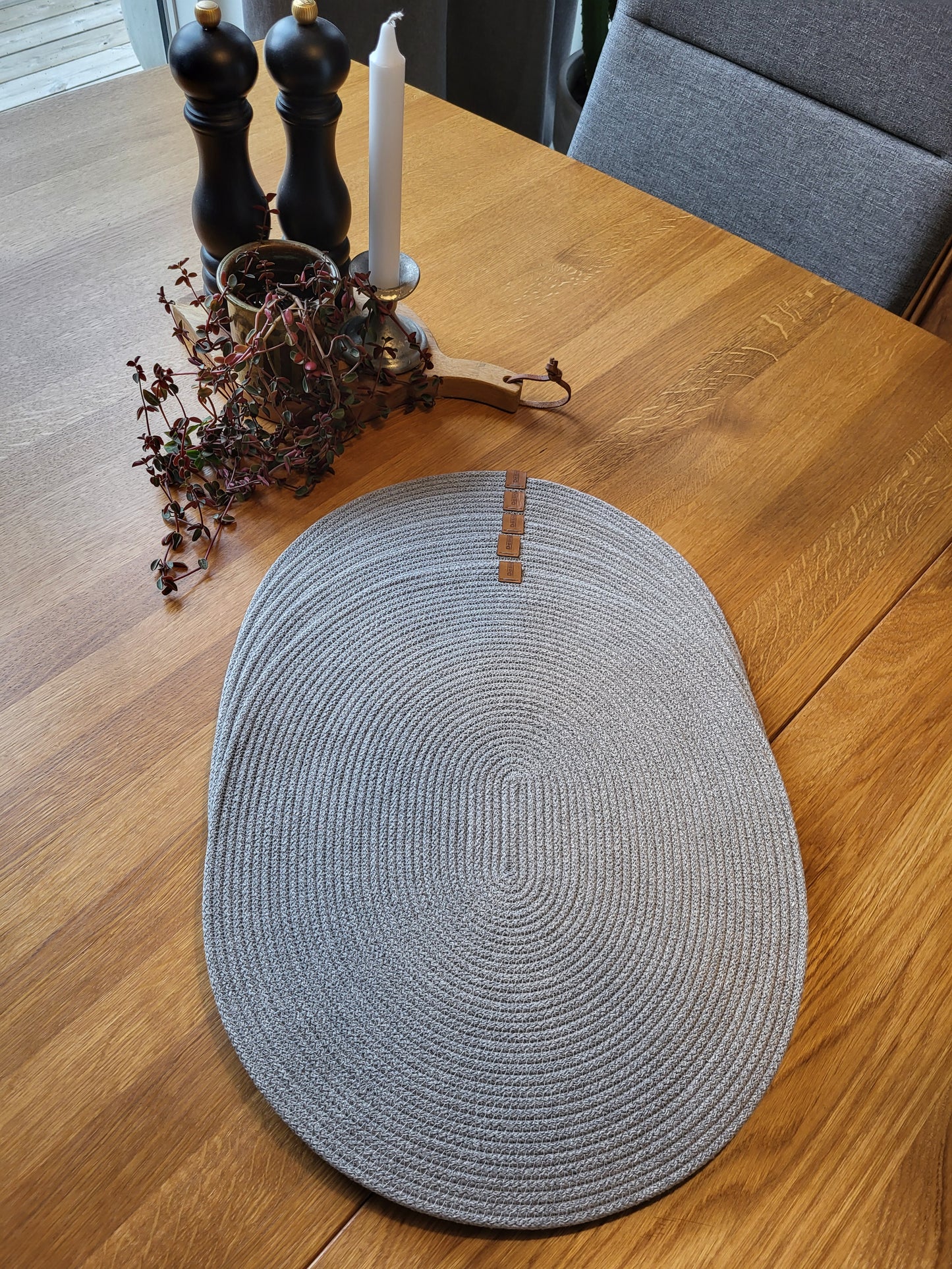 Underlägg - Oval 34x40 cm - Grå
