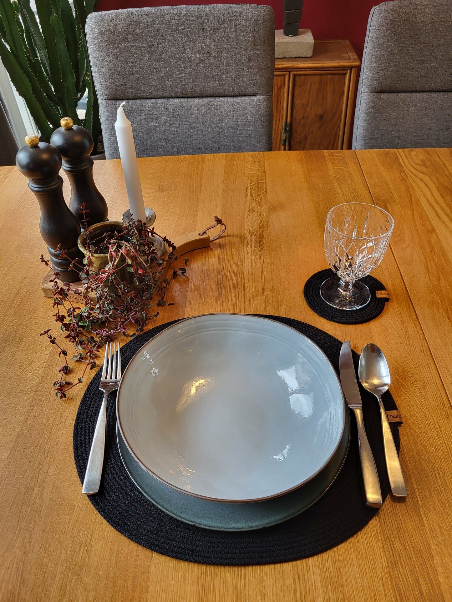 Underlägg - Oval 34x40 cm - Svart