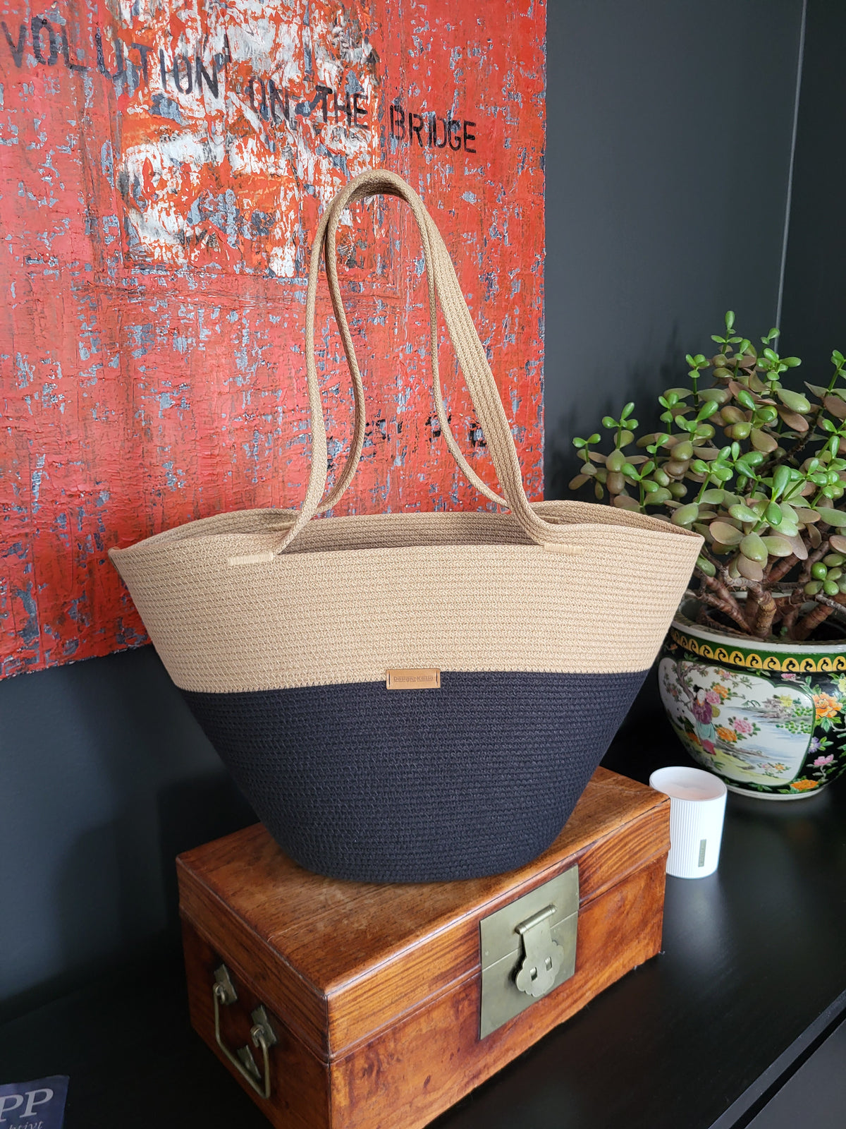 City Bag Horizon. Svart och karamell.