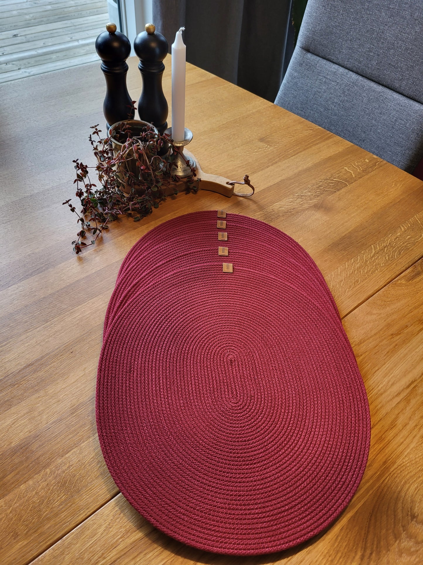 Underlägg - Oval 34x40 cm - Vinröd