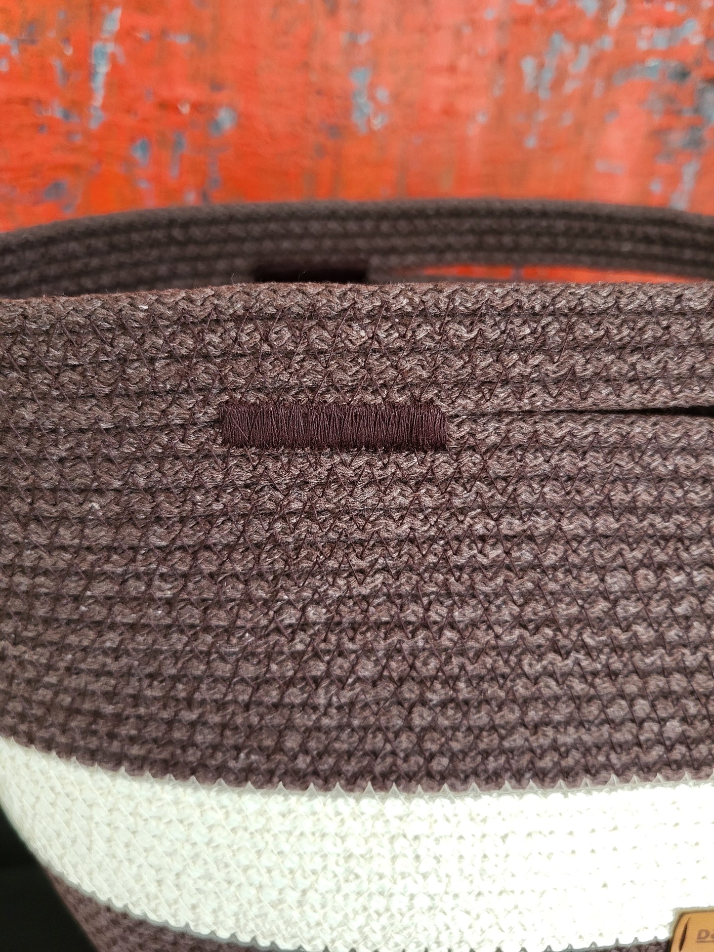 Handbag Horizon. Mörk choklad och rå bomull.