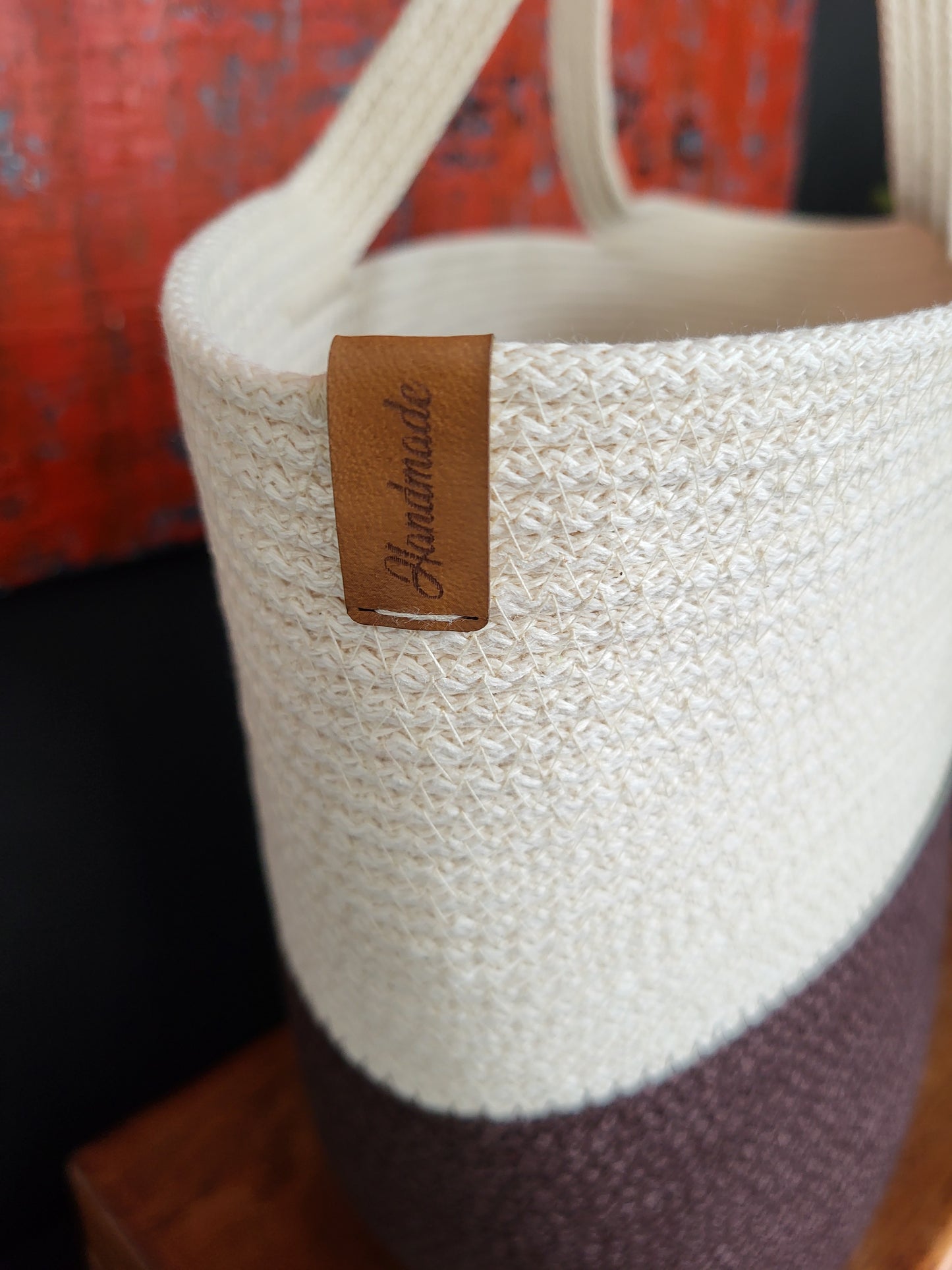 City Bag, oval botten. Mörk choklad och rå bomull.