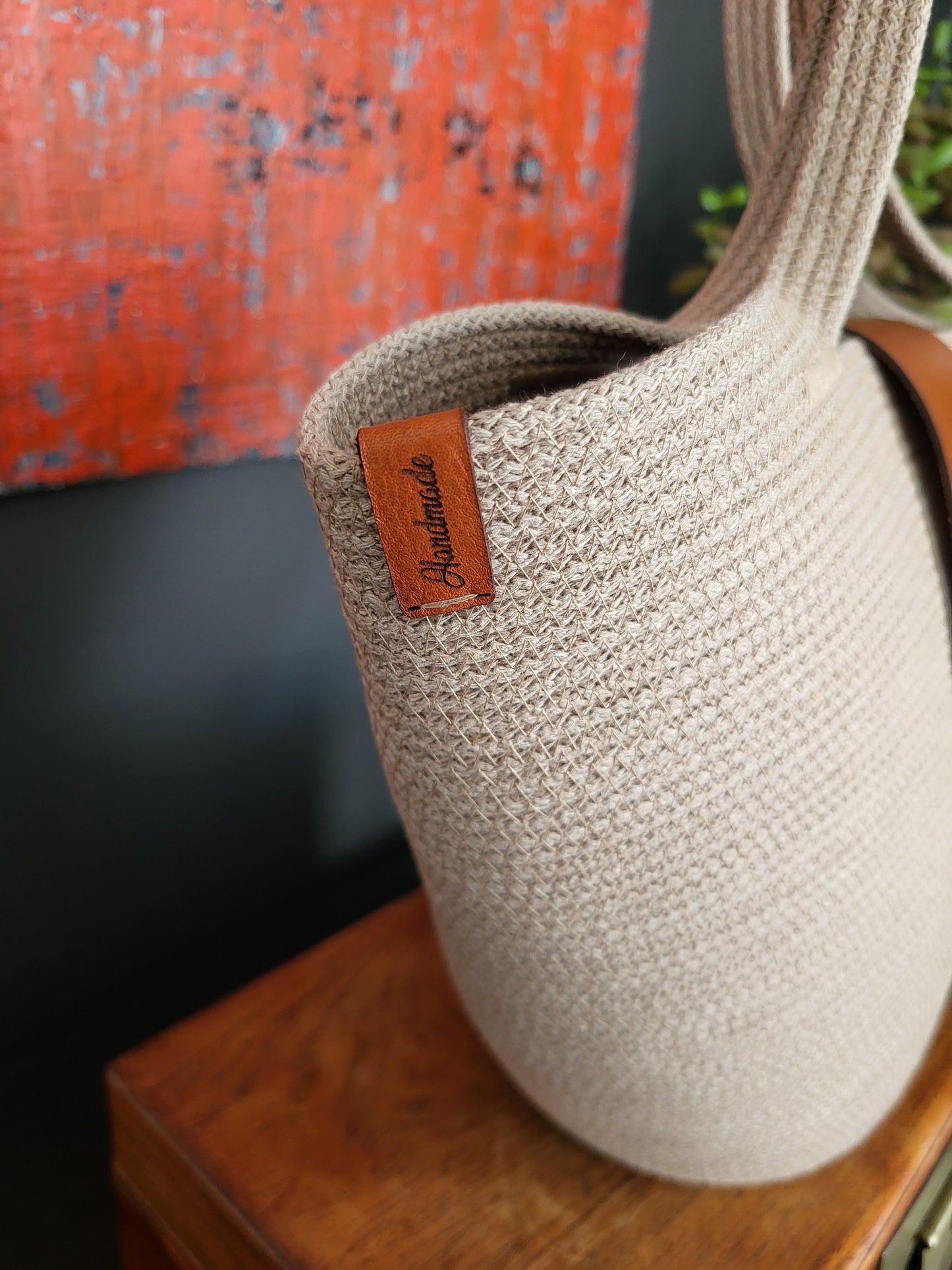 City Bag med läderspänne, rund botten. Cappucino.