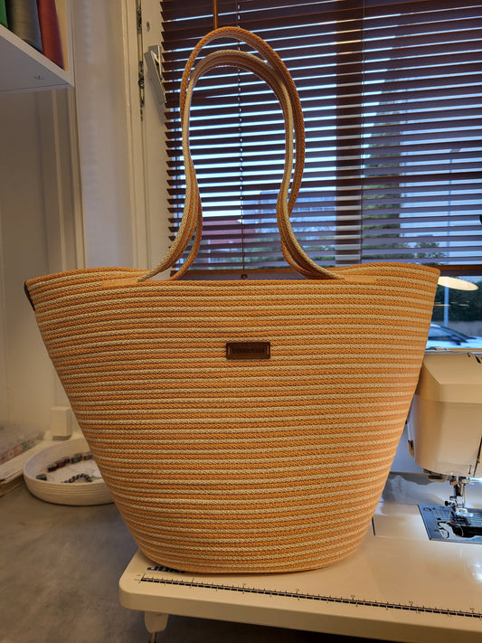 City Bag randig. Aprikos och rå bomull.
