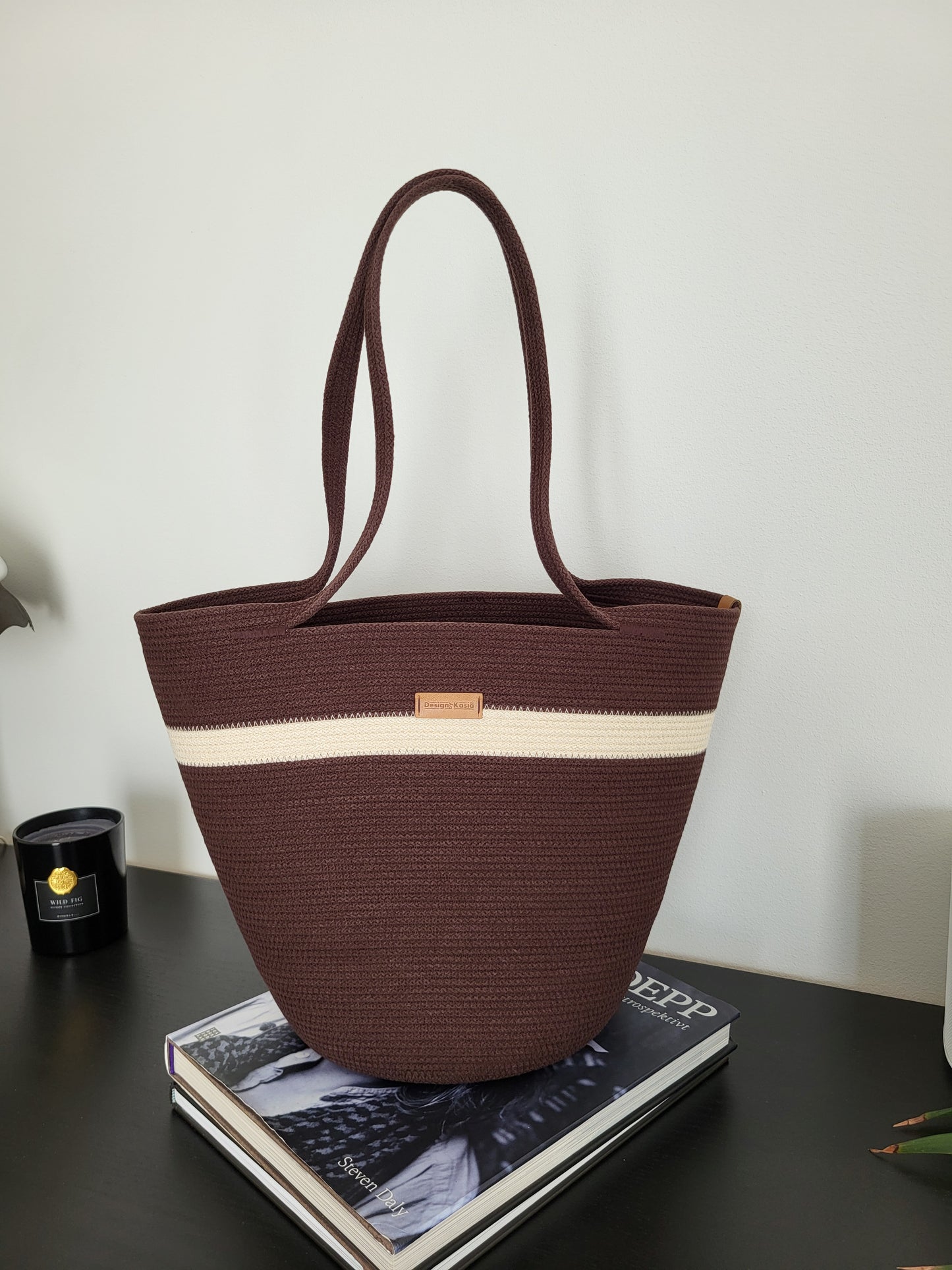 City Bag mini. Mörk choklad och rå bomull.