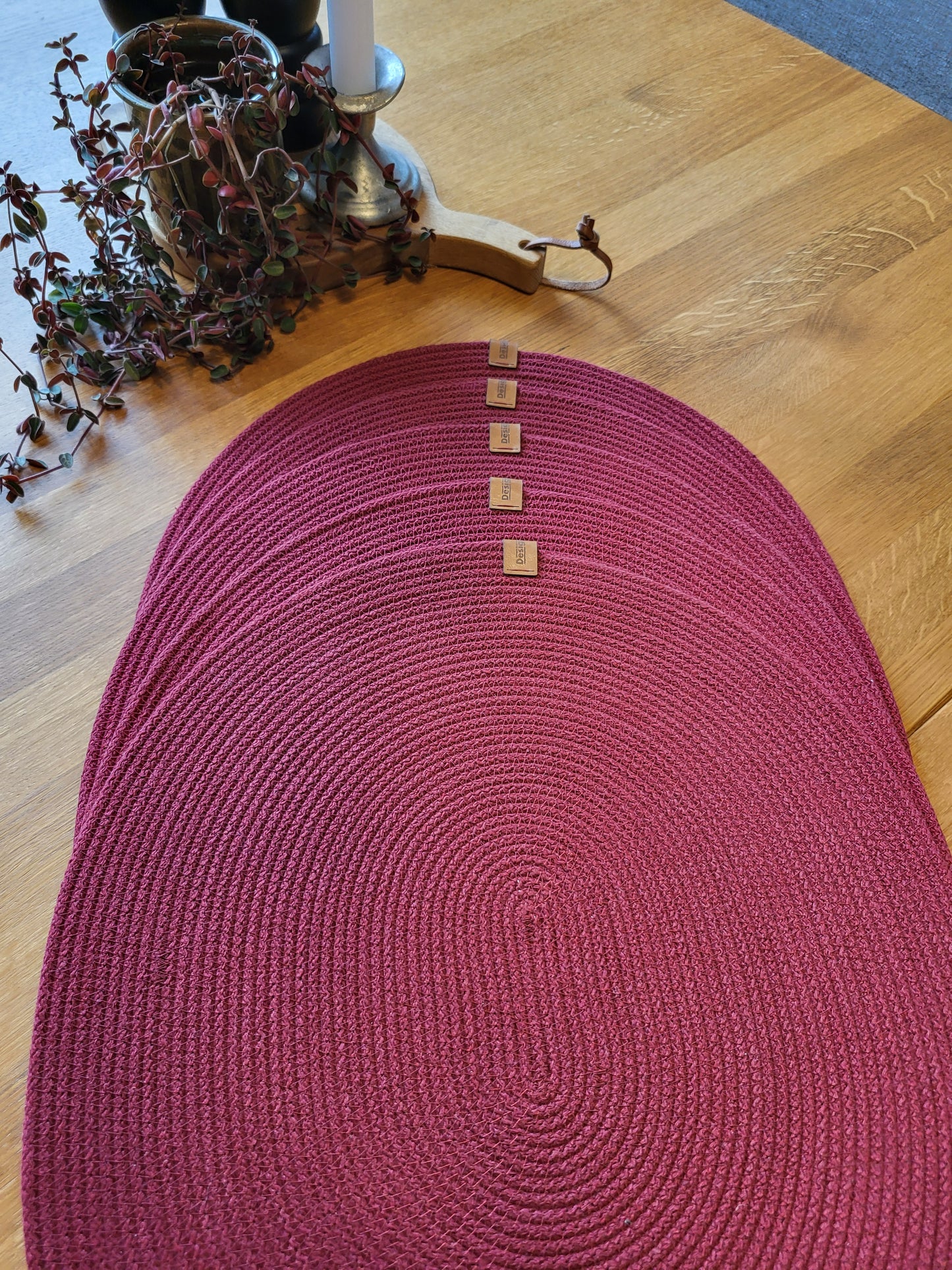 Underlägg - Oval 34x40 cm - Vinröd