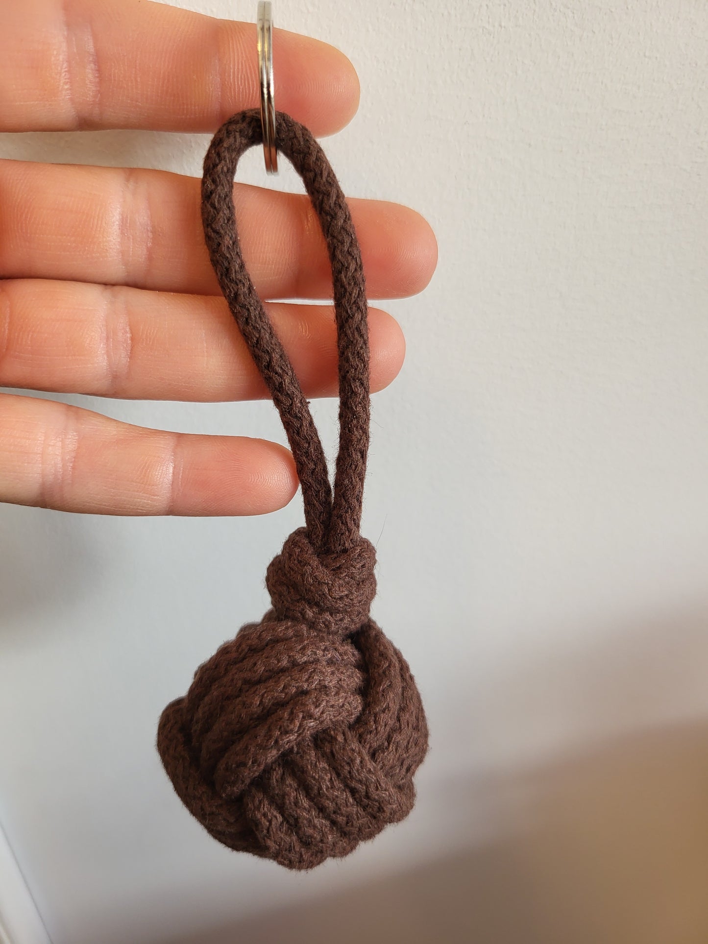 Nyckelring. Mörk choklad