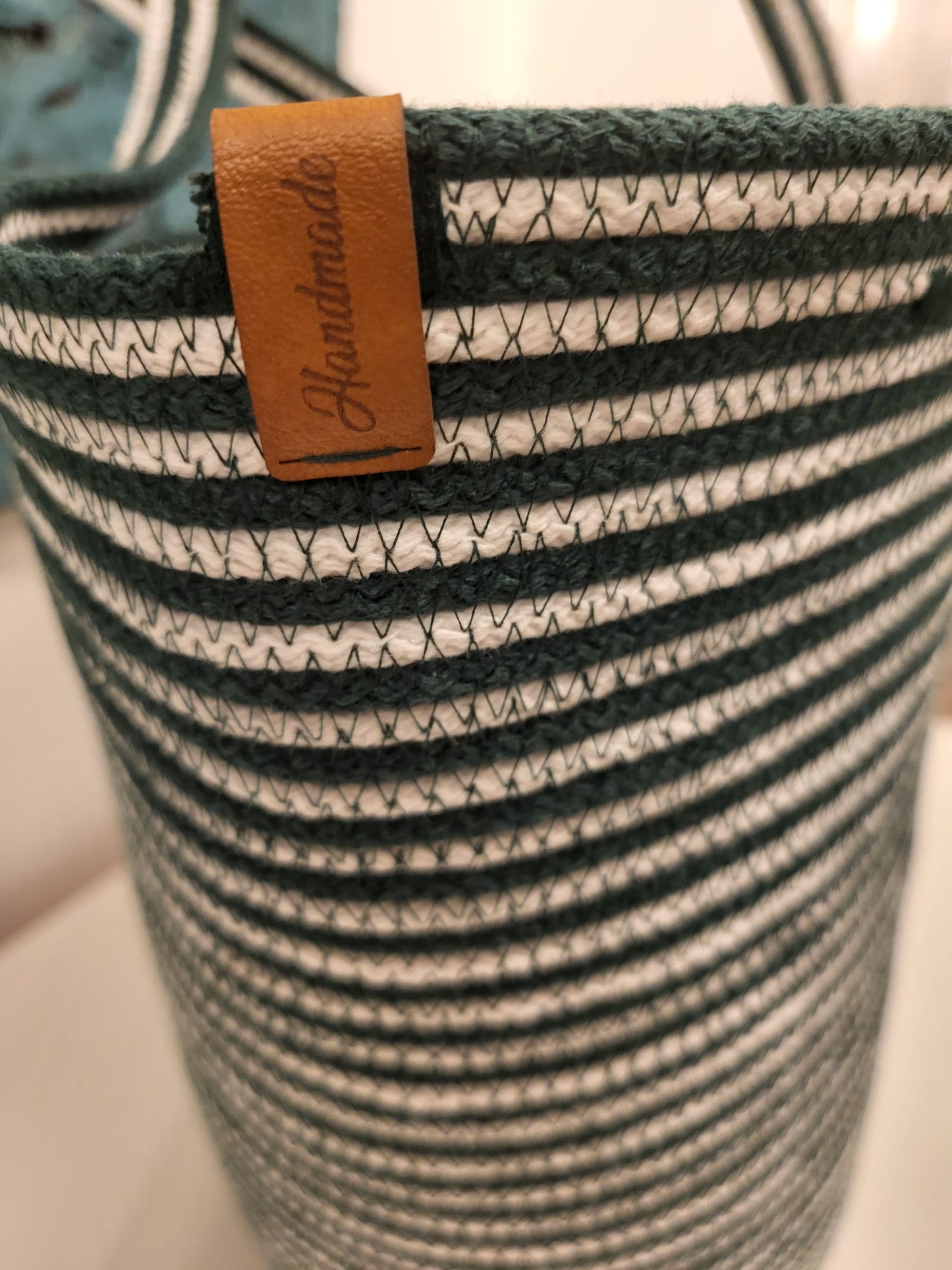 City Bag mini, randig. Buteljgrön och vit.