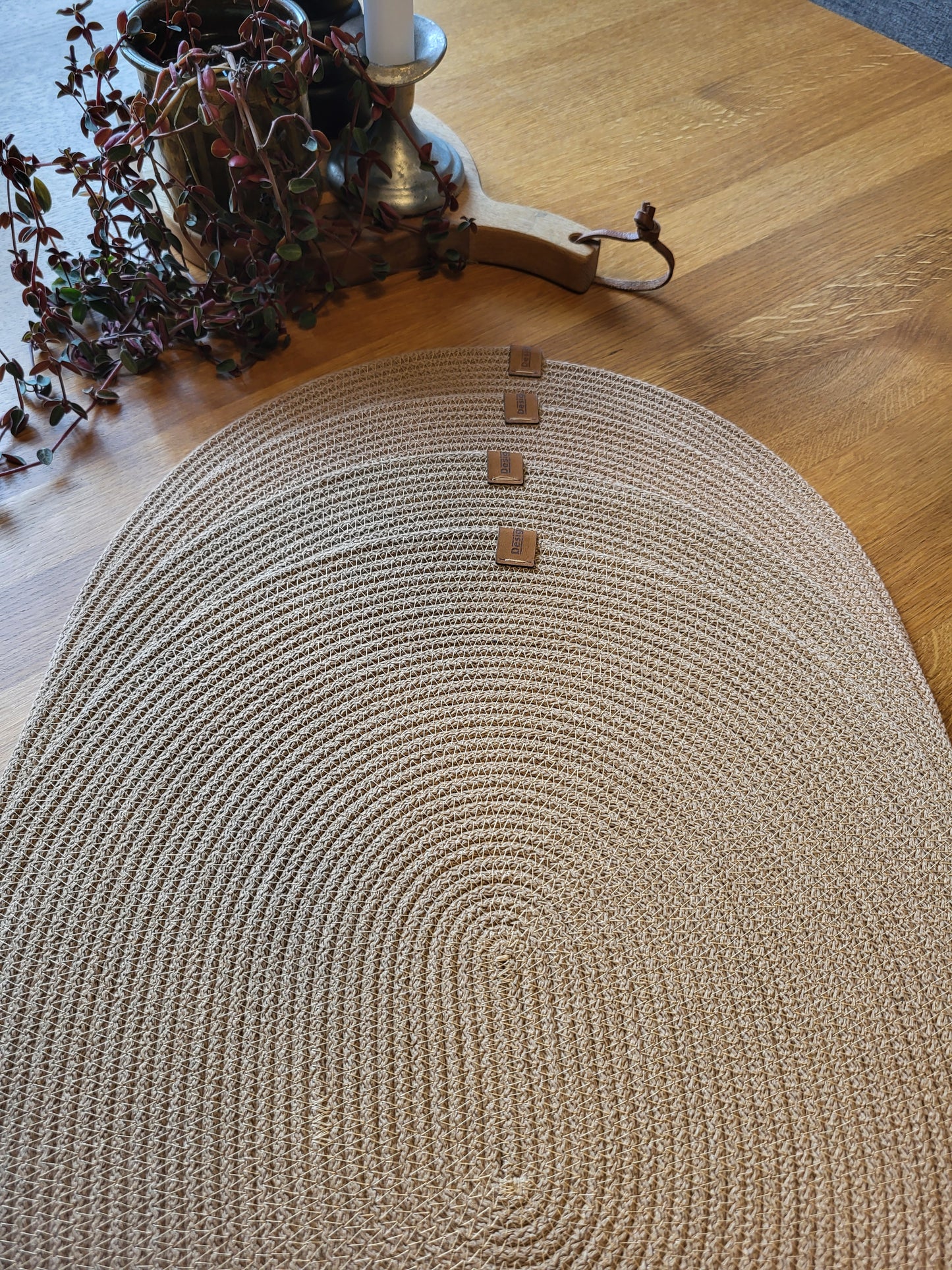 Underlägg - Oval 34x40 cm - Karamell