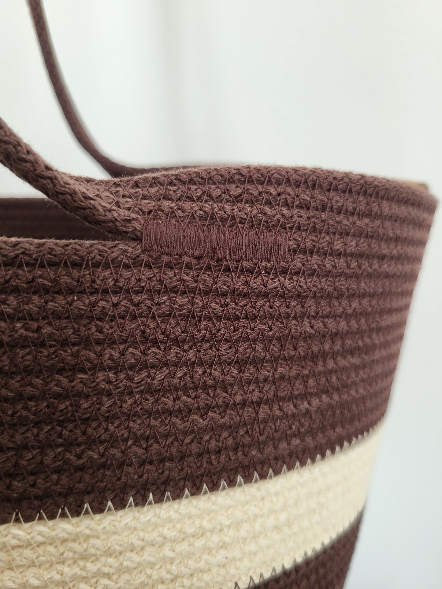City Bag mini. Mörk choklad och rå bomull.