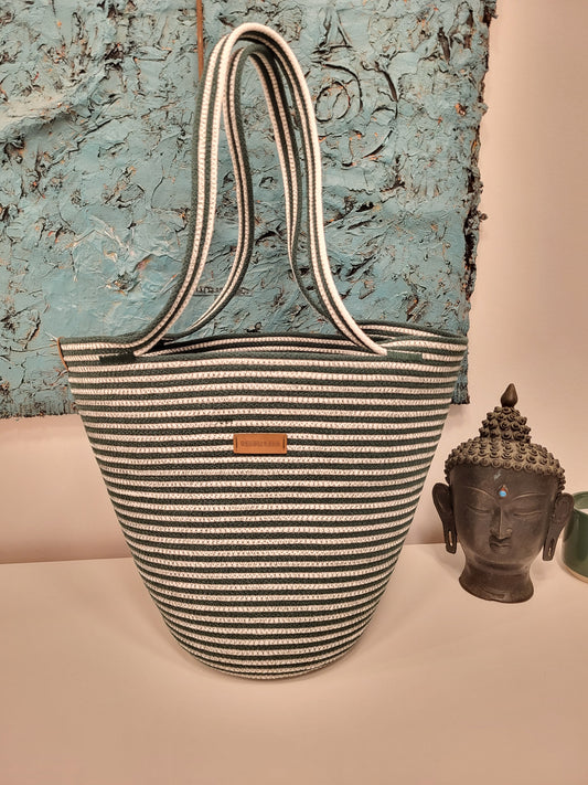 City Bag mini, randig. Buteljgrön och vit.