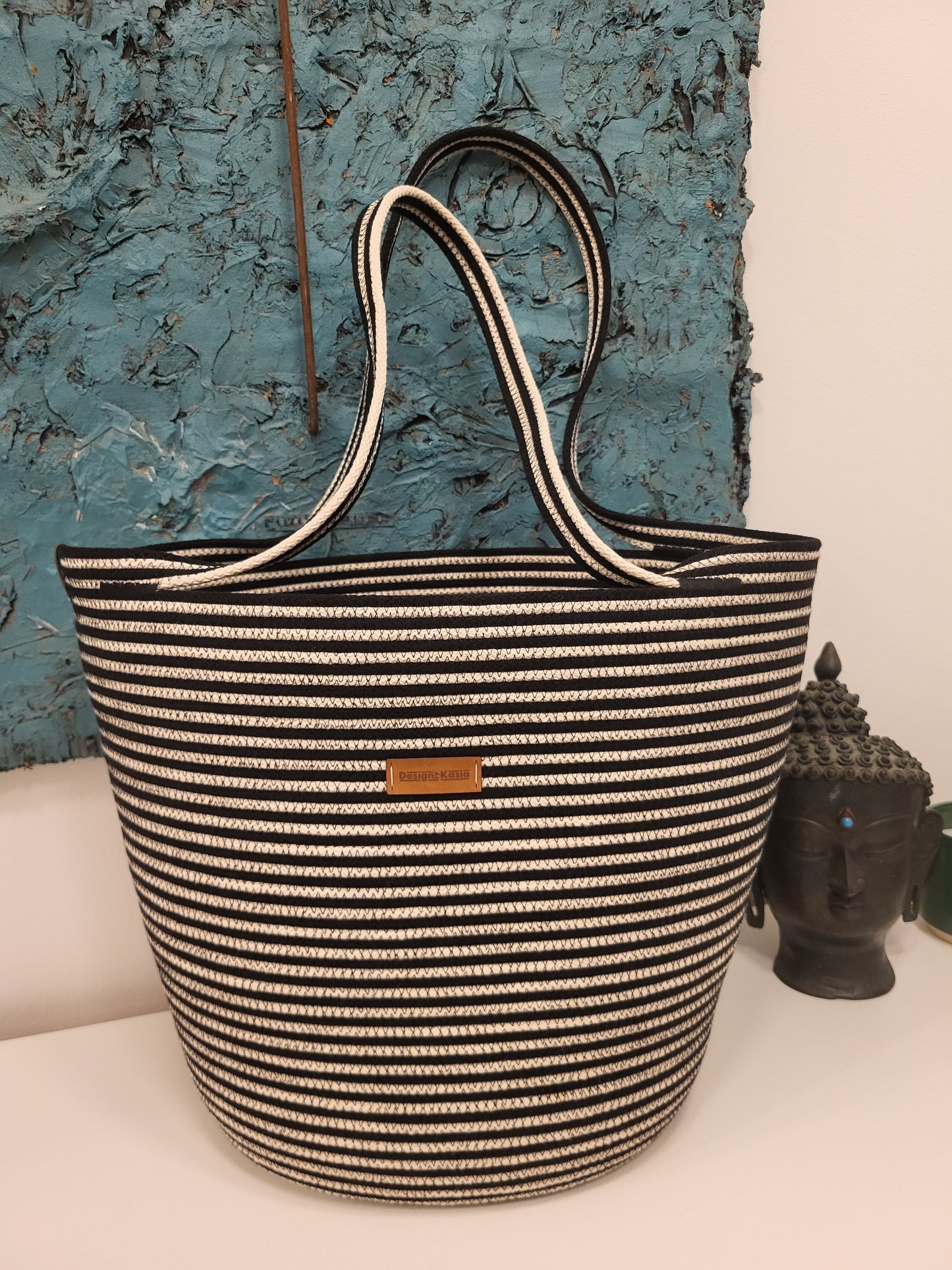 City Bag, randig. Svart och rå bomull.