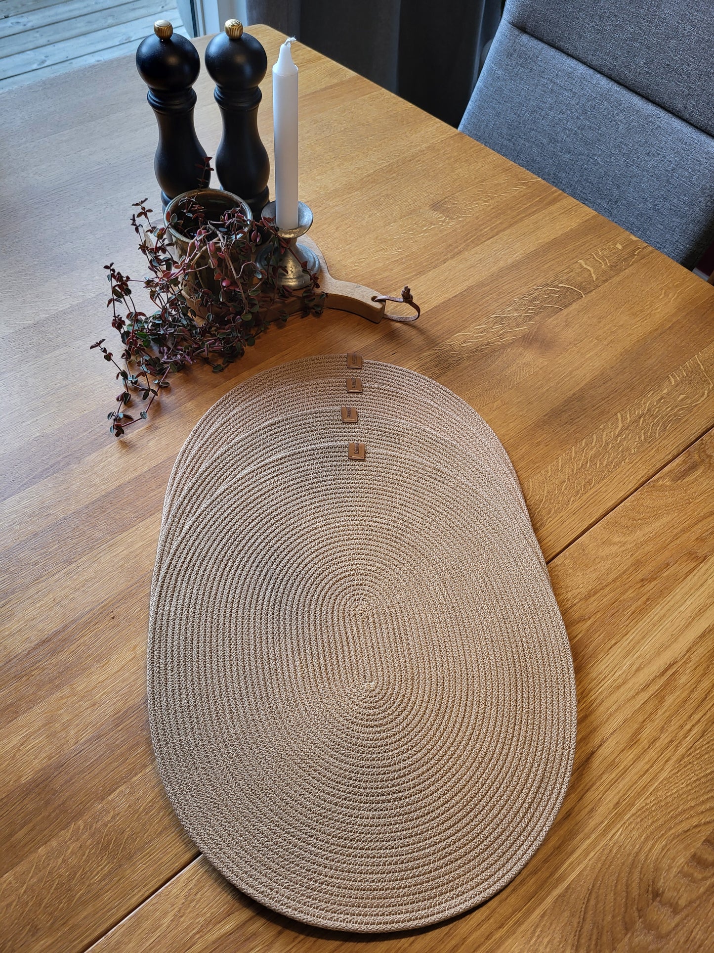 Underlägg - Oval 34x40 cm - Karamell