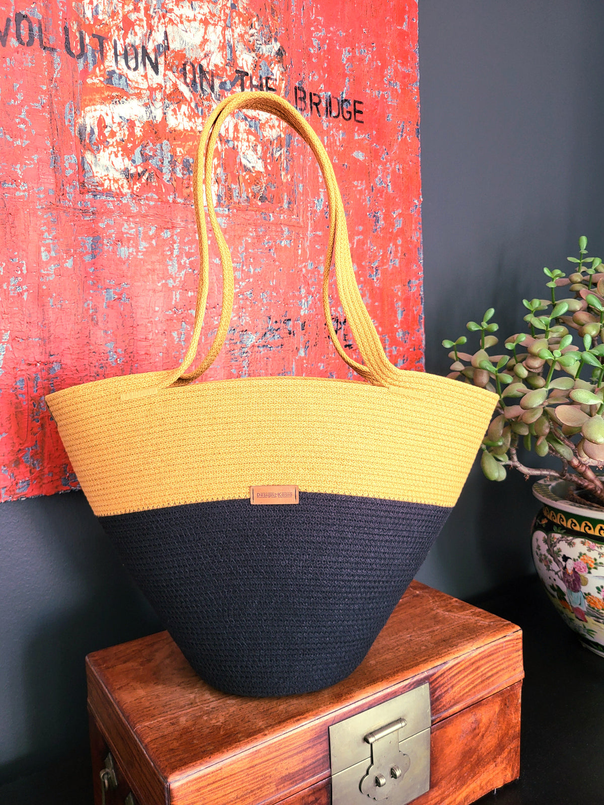 City Bag Orb. Svart och ockra.