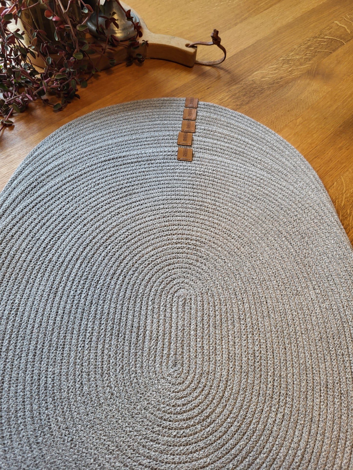 Underlägg - Oval 34x40 cm - Grå