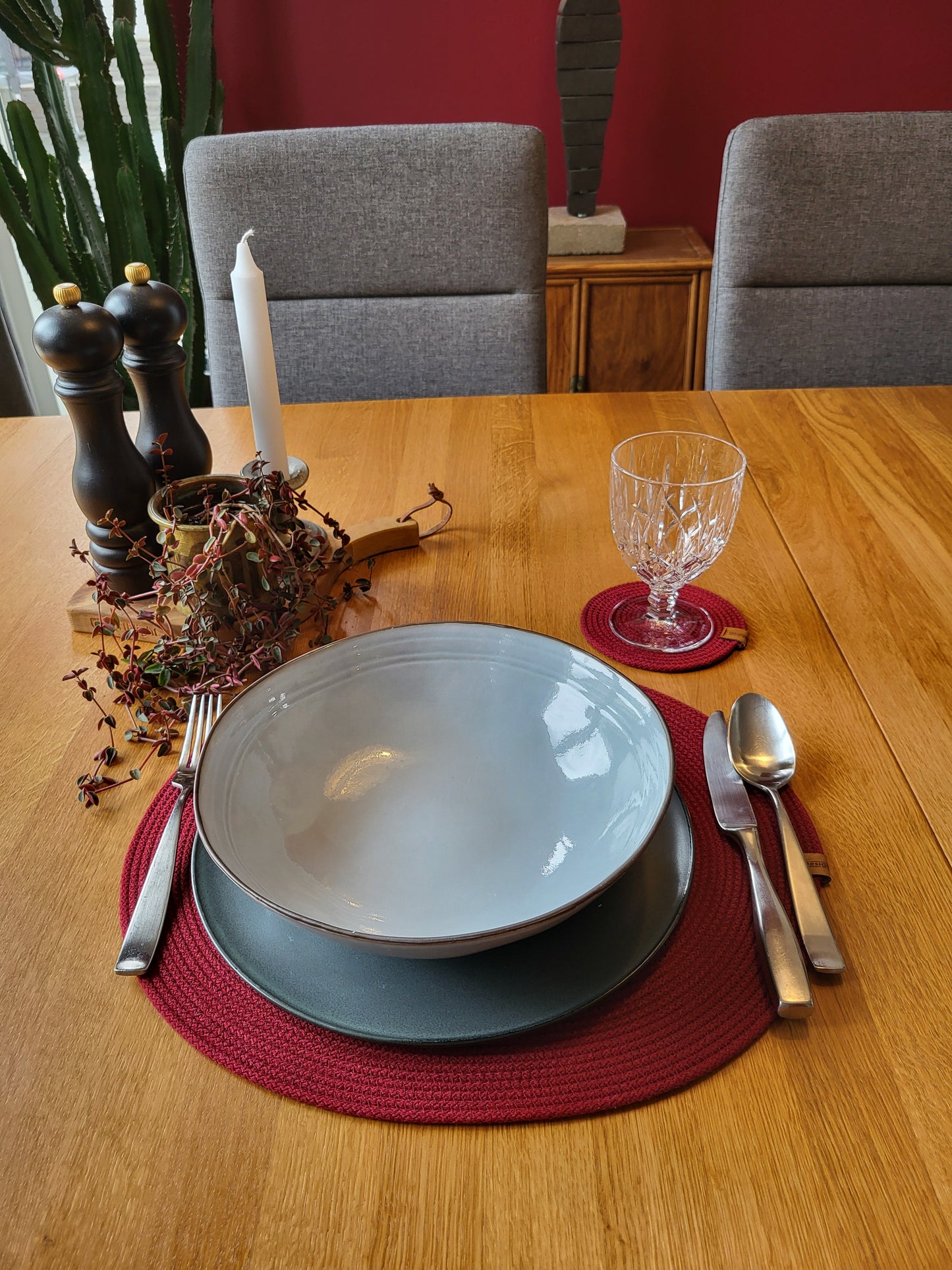 Underlägg - Oval 34x40 cm - Vinröd